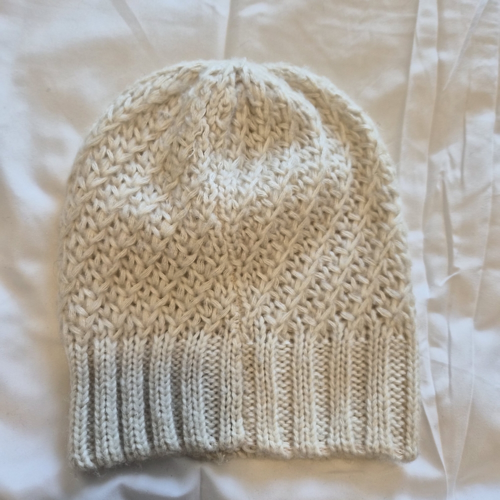 American Eagle Outfitters Cozy Cream Knit Beanie - Picture 2 of 4